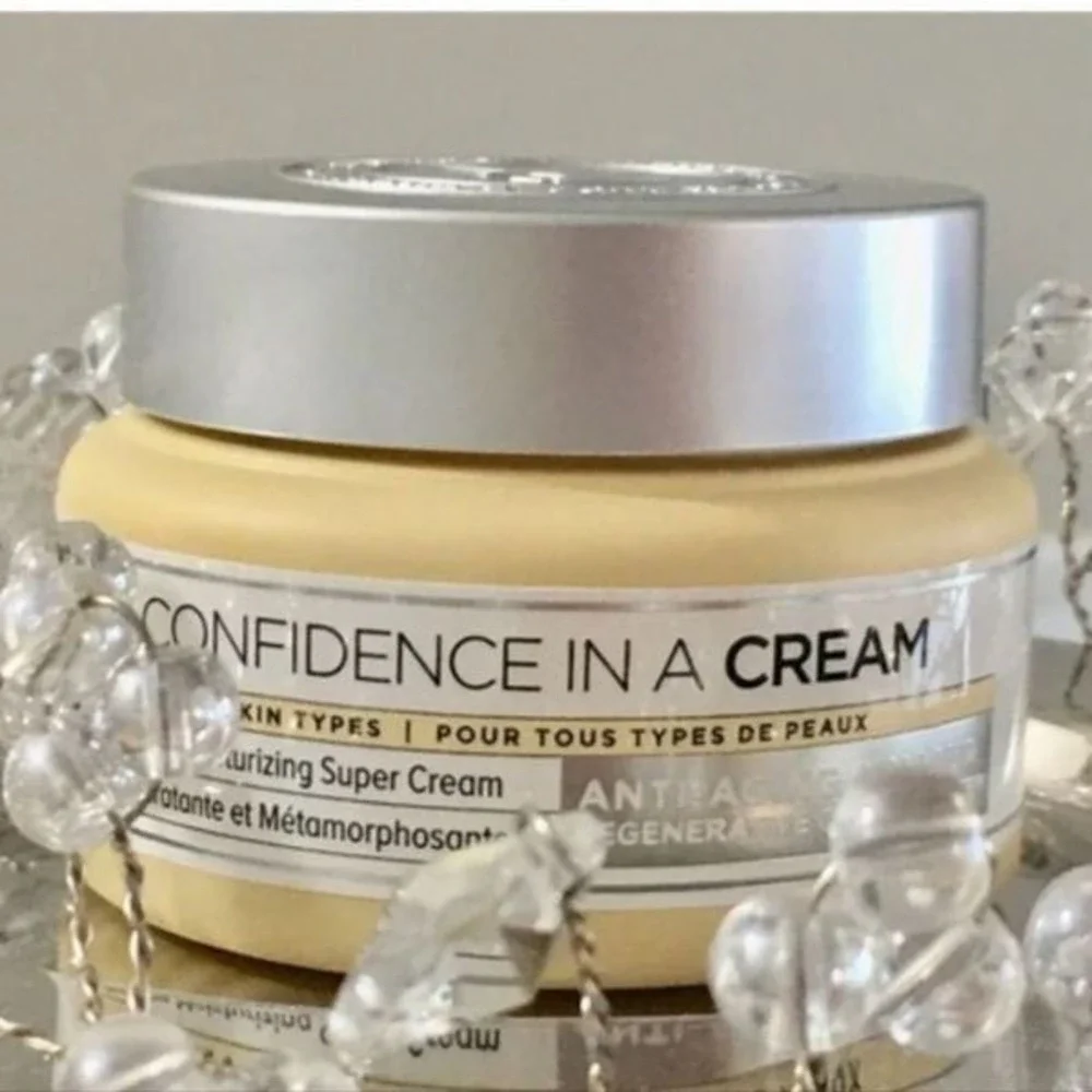 IT Cosmetics Confidence In A Cream Transforming Moisturizing Super Cream